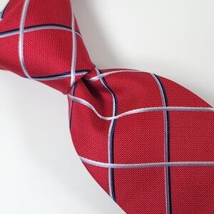 NWT - CLUB ROOM Necktie Red, Blue & White, Geometric Pattern, Silk & Polyester.